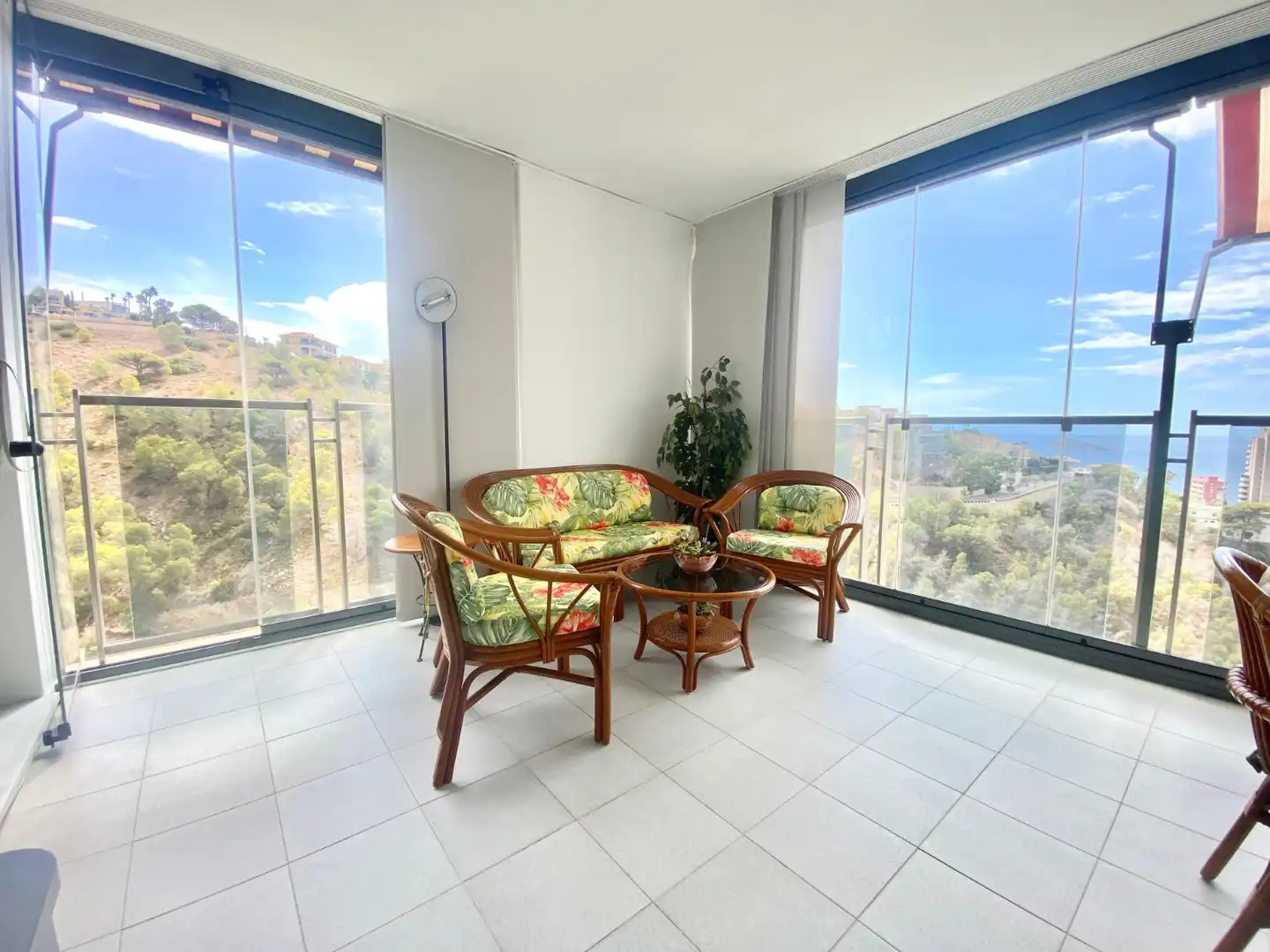 Sala de estar de Apartamento de alquiler en Benidorm con Aire acondicionado, Calefacción y Terraza