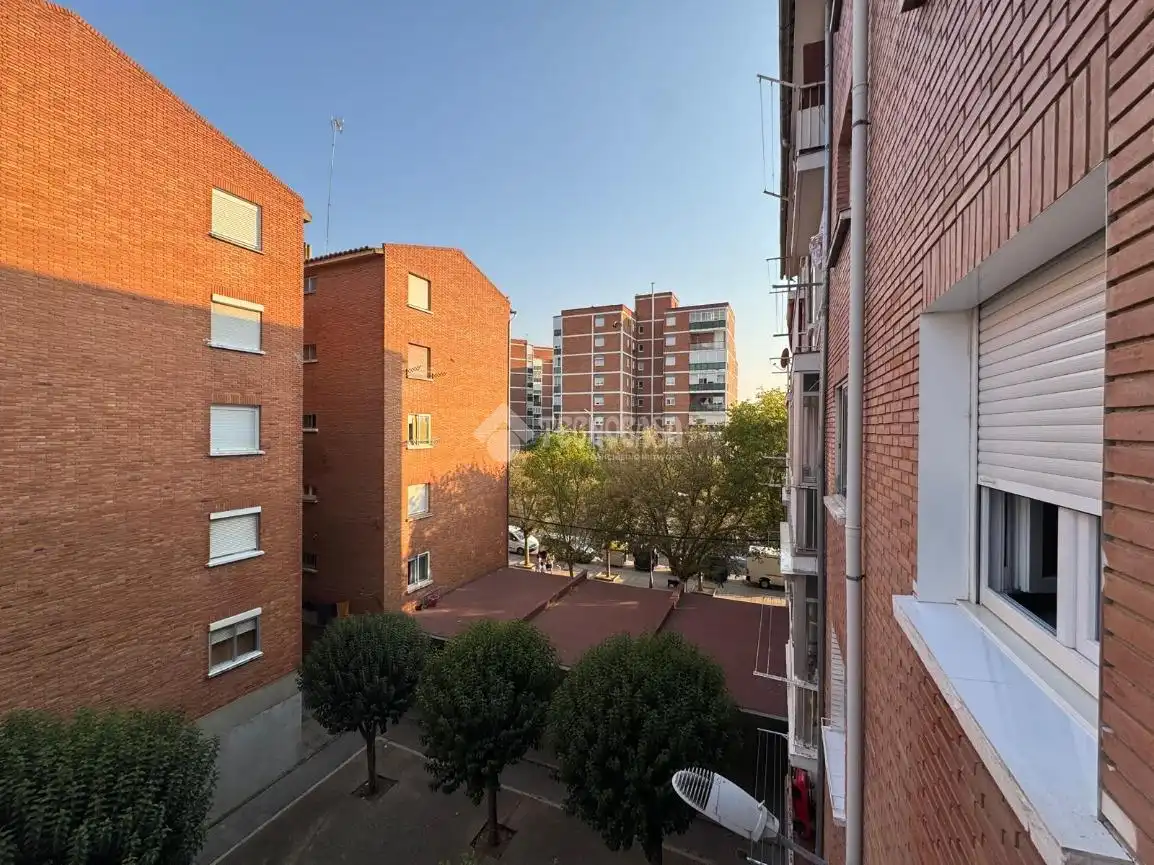 Vista exterior de Pis en venda en Palencia amb Calefacció, Traster i Balcó