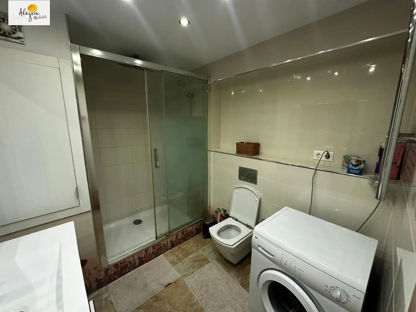 Baño de Apartamento de alquiler en Valencia con Aire acondicionado, Calefacción y Amueblado