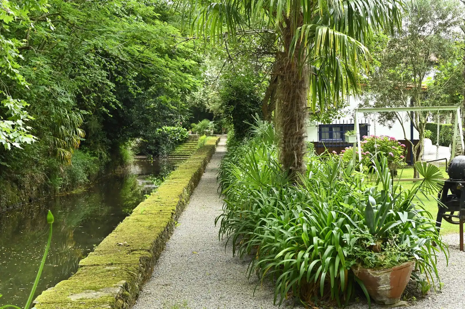 Vista exterior de Casa o chalet en venta en Cabezón de la Sal con Calefacción, Jardín privado y Terraza