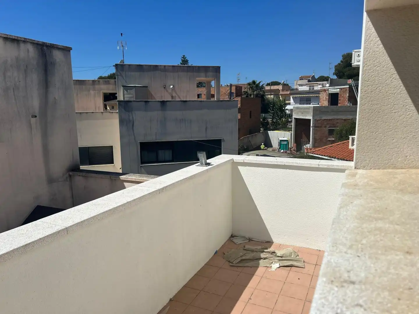 Terraza de Casa adosada en venta en Vilanova i la Geltrú con Aire acondicionado, Calefacción y Jardín privado