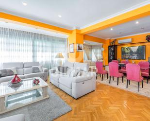 Living room of Flat for sale in  Madrid Capital  with Air Conditioner, Heating and Parquet flooring