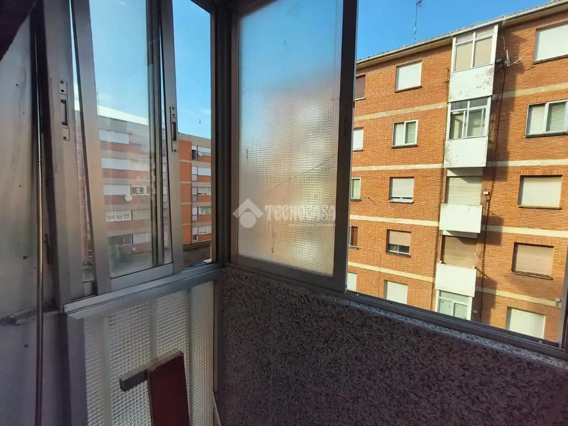 Außenansicht von Wohnung zum Verkauf in Palencia mit Heizung, Abstellraum und Balkon