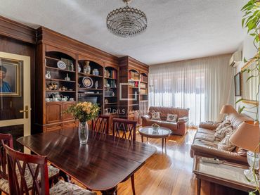 Flat with lift for sale in Chamberí