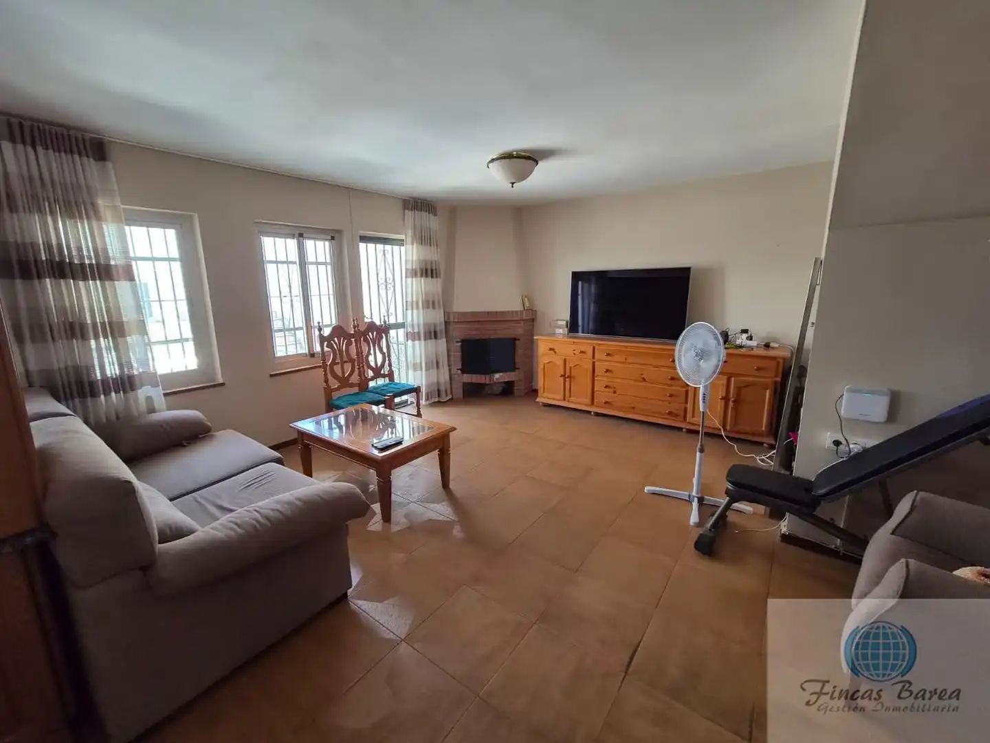 Sala d'estar de Casa o xalet en venda en Fuengirola amb Aire condicionat, Terrassa i Traster