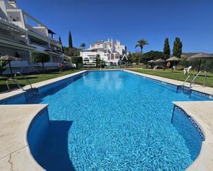 Piscina de Dúplex en venda en Marbella amb Aire condicionat, Terrassa i Traster