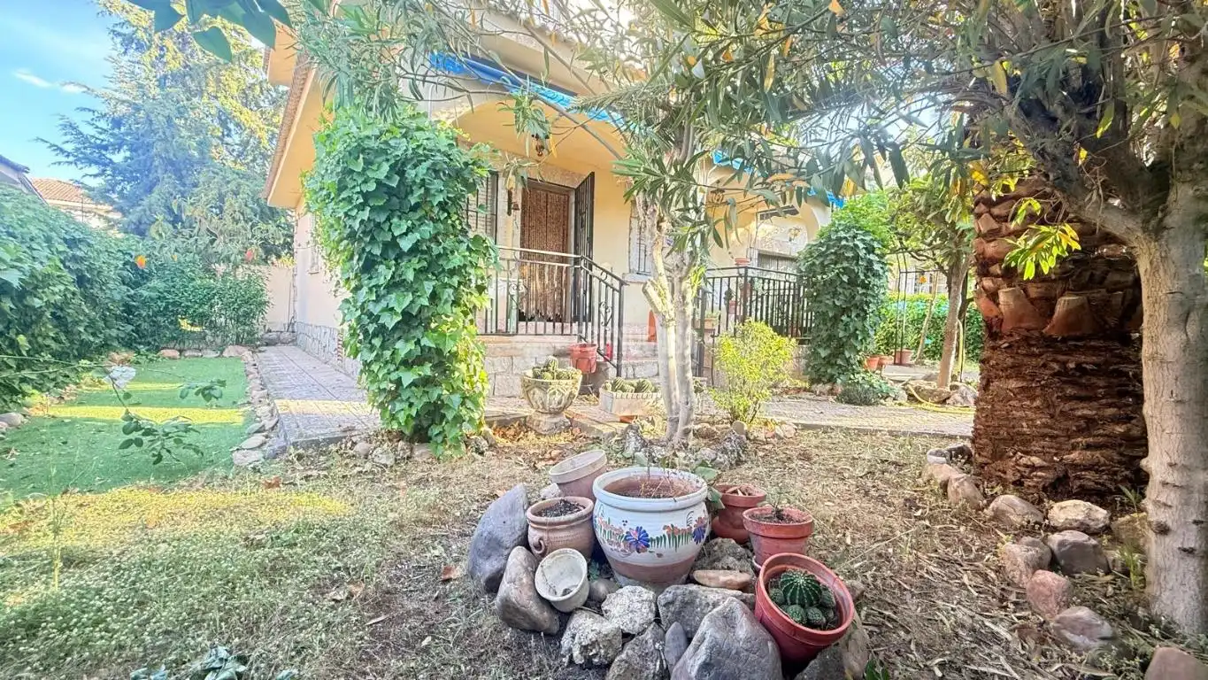 Jardín de Casa adosada en venta en Camarena con Calefacción, Trastero y Piscina comunitaria