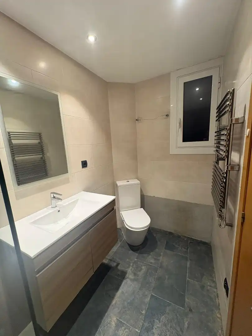 Bathroom of Flat for sale in Manresa  with Parquet flooring, Furnished and Oven