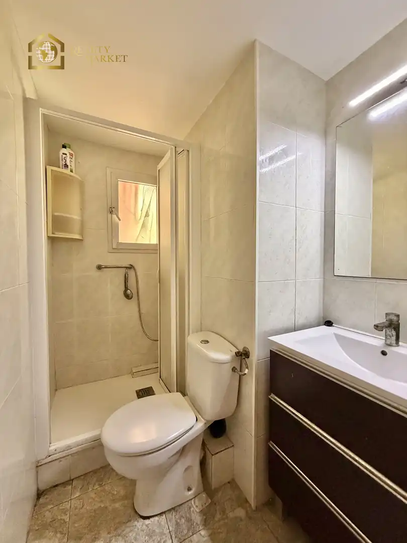 Baño de Piso en venta en Valencia con Terraza y Amueblado