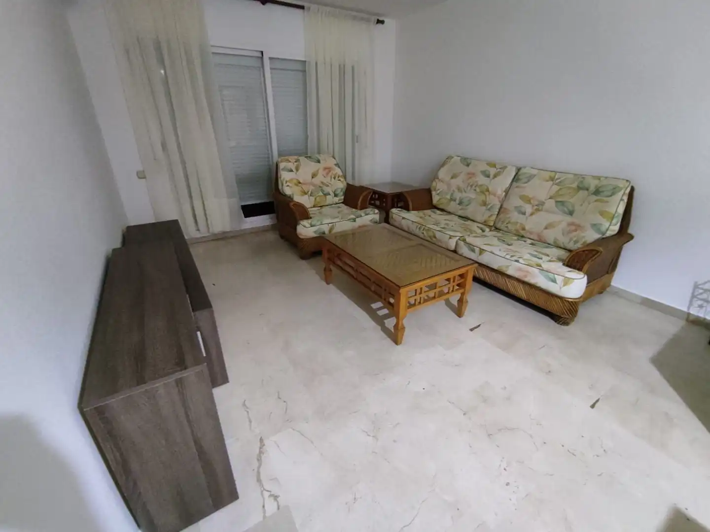 Living room of Flat for rent in Algeciras  with Air Conditioner, Furnished and Pets allowed