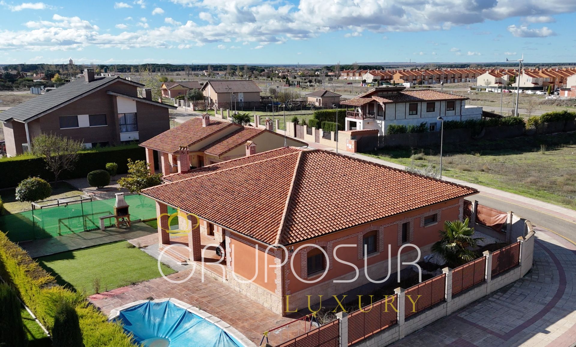 Vista exterior de Casa o chalet en venta en Aldeamayor de San Martín con Calefacción, Jardín privado y Terraza