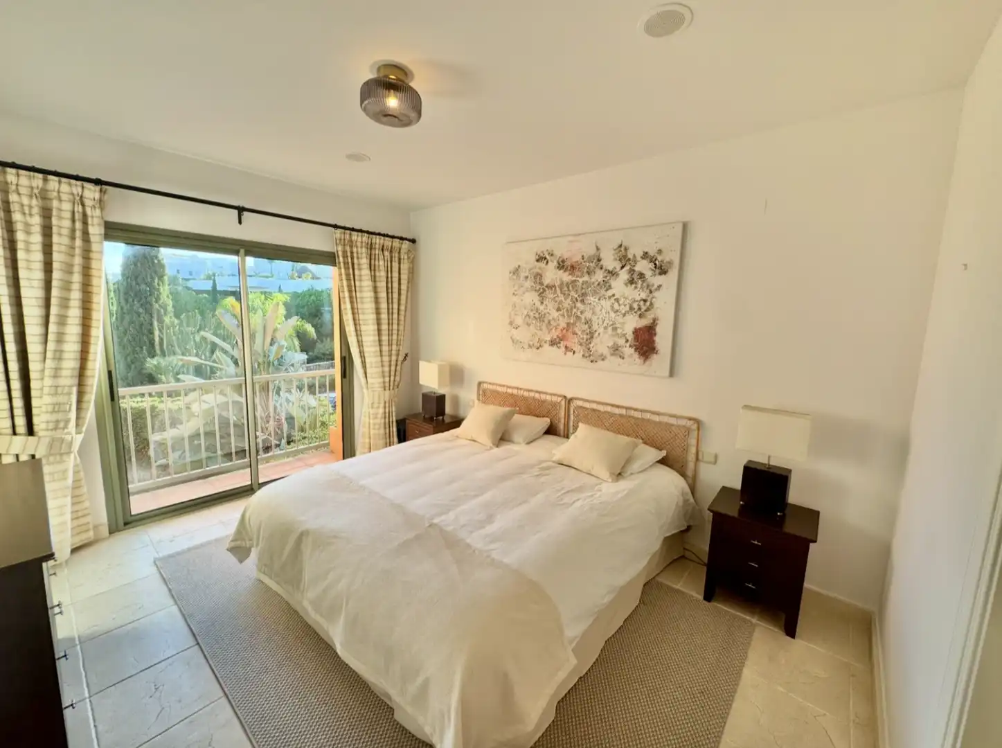 Dormitori de Apartament de lloguer en Benahavís amb Aire condicionat, Calefacció i Terrassa
