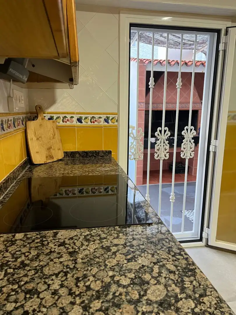 Cuina de Casa o xalet en venda en Almazora / Almassora amb Terrassa i Balcó