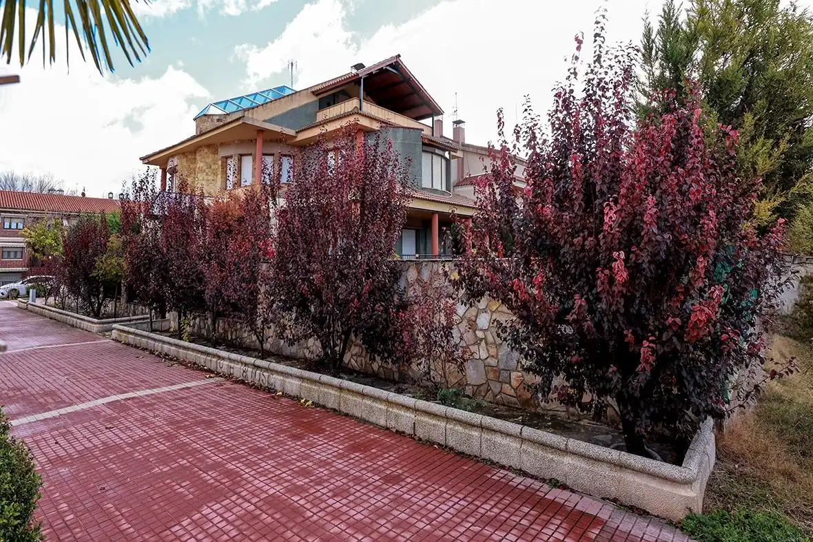 Vista exterior de Casa o xalet en venda en Calatayud amb Aire condicionat, Calefacció i Jardí privat