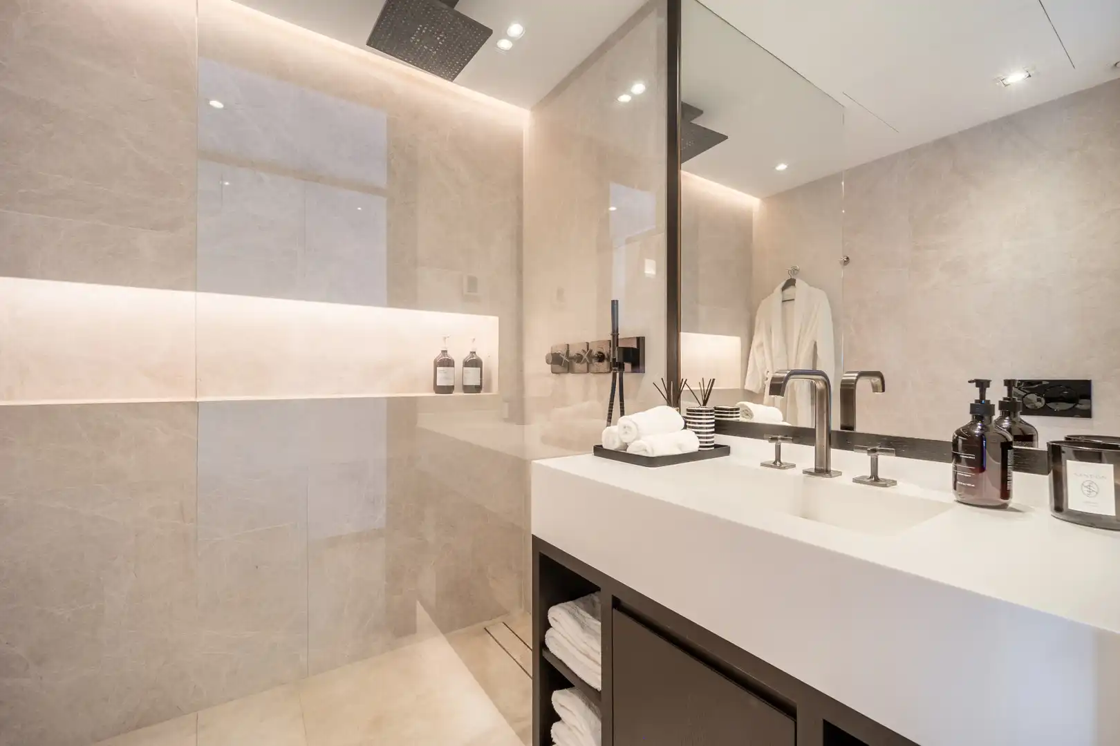 Baño de Ático en venta en Marbella con Aire acondicionado, Terraza y Trastero