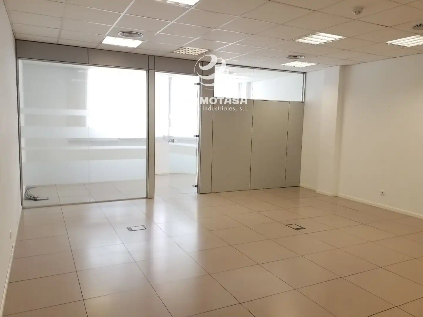 Büro zur Miete in Rivas-Vaciamadrid mit Klimaanlage, Heizung und Internet