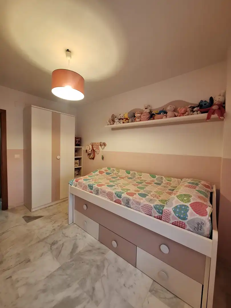 Dormitori de Casa adosada en venda en Écija amb Aire condicionat i Traster
