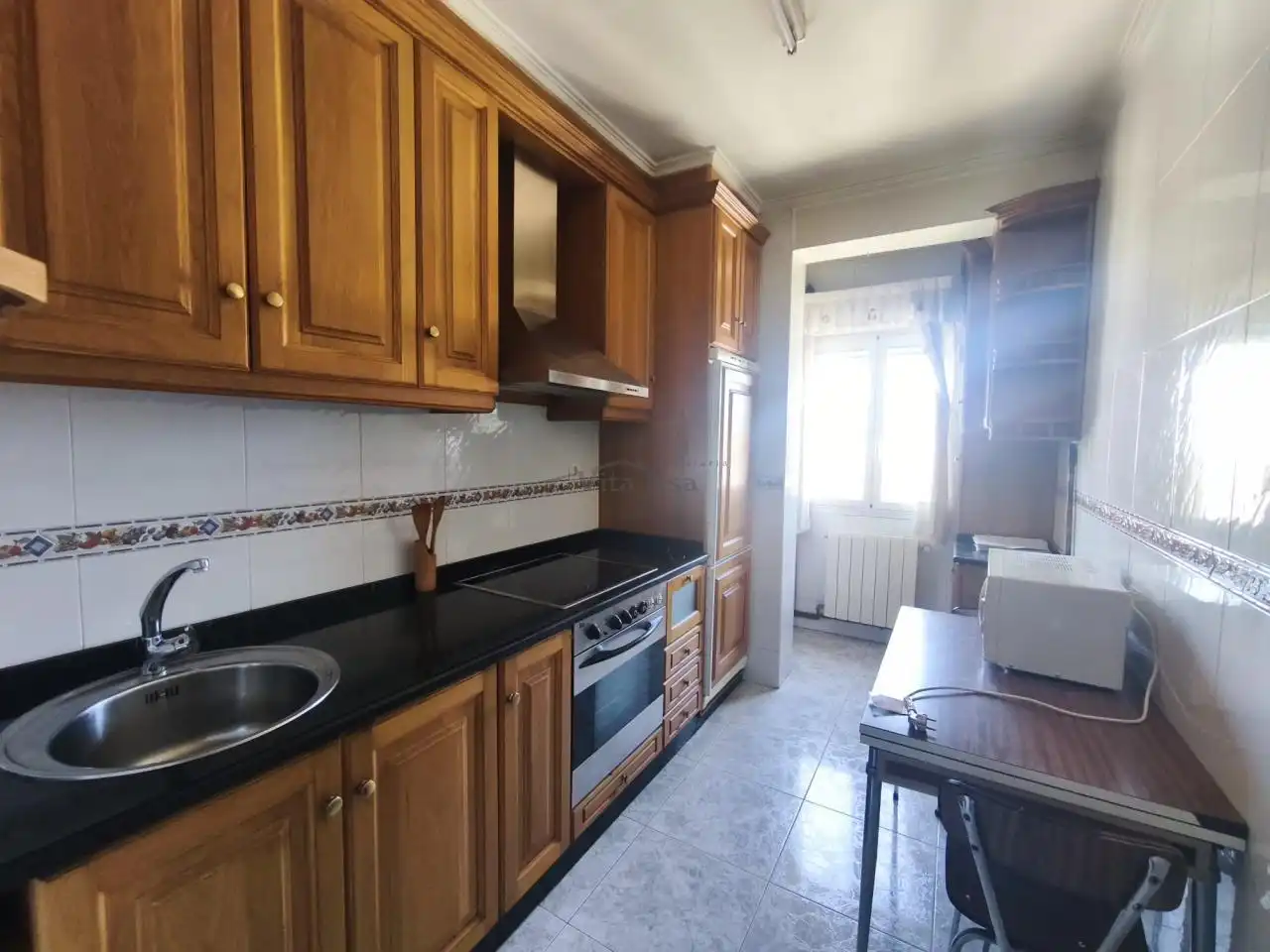 Cocina de Piso de alquiler en Ourense Capital  con Calefacción, Parquet y Amueblado