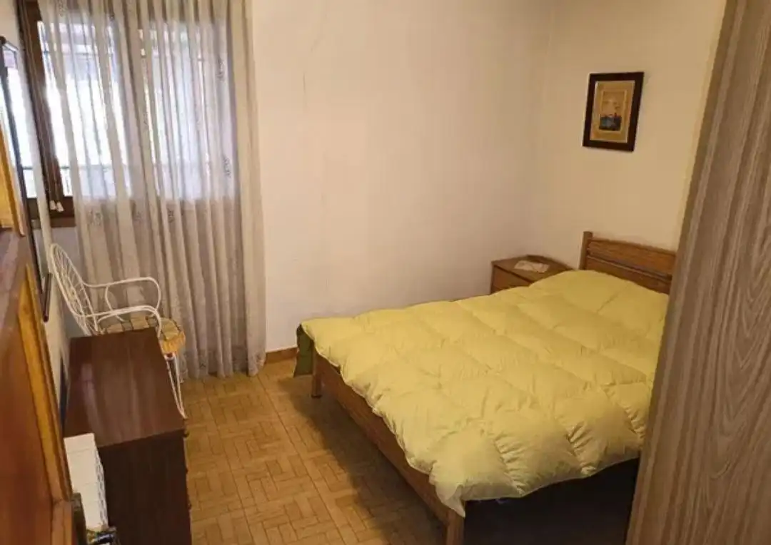 Dormitori de Casa o xalet en venda en Prádanos de Bureba amb Calefacció, Traster i Moblat