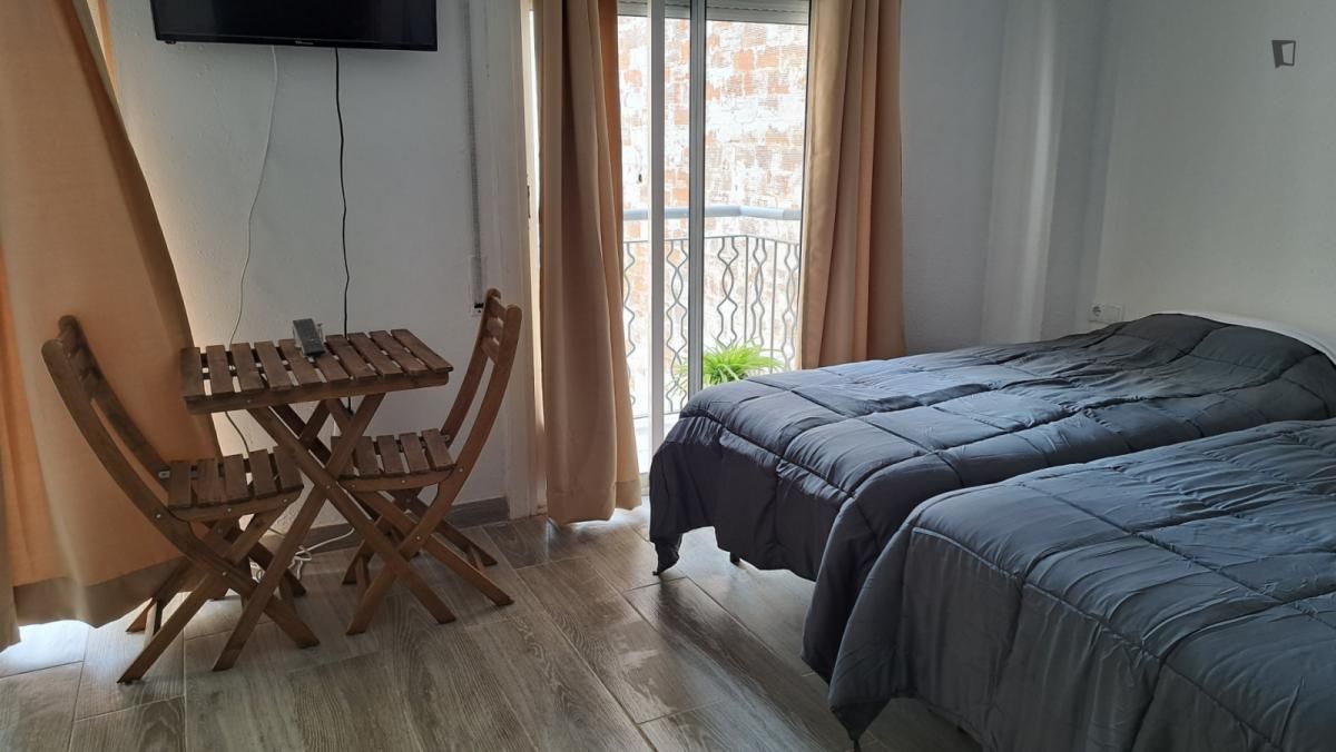 Dormitori de Estudi de lloguer en L'Hospitalet de Llobregat amb Aire condicionat, Moblat i Rentadora