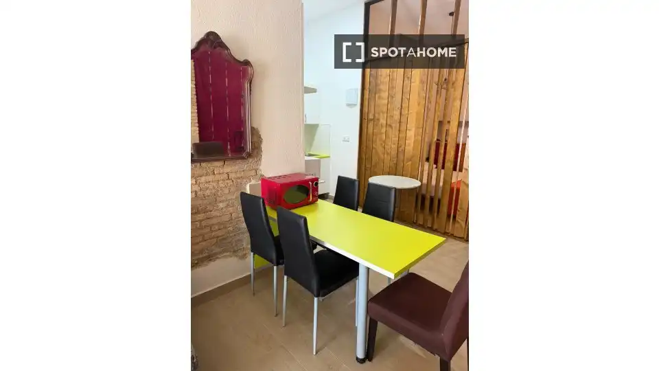 Flat with terrace to rent in Extramurs, imagen 3