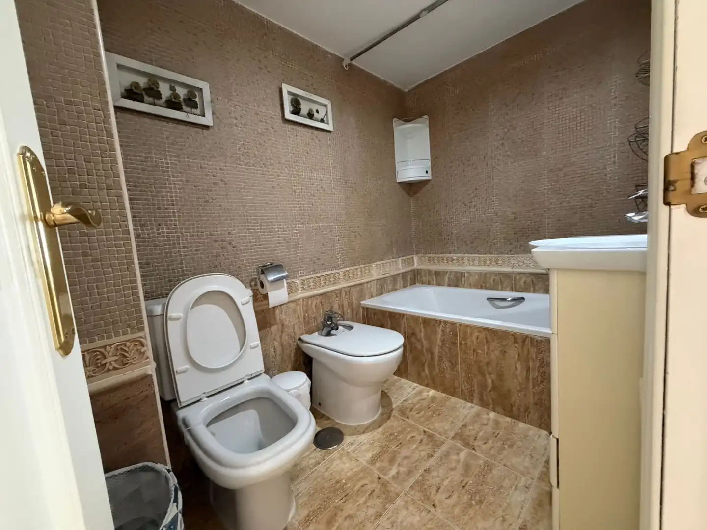 Baño de Apartamento en venta en Estepona con Aire acondicionado, Amueblado y Horno