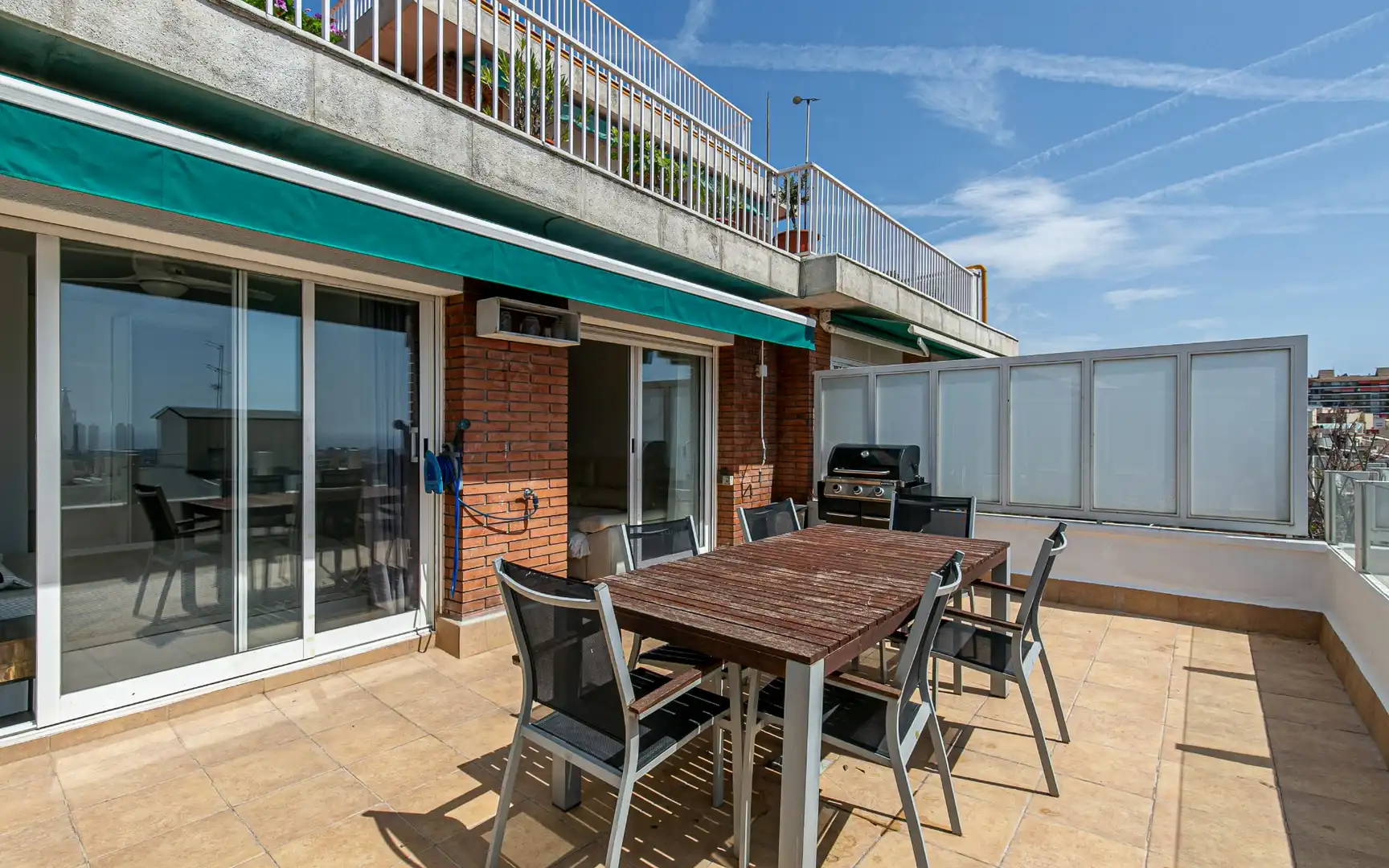 Terrasse von Dachboden zum Verkauf in Barcelona mit Klimaanlage, Terrasse und Möbliert