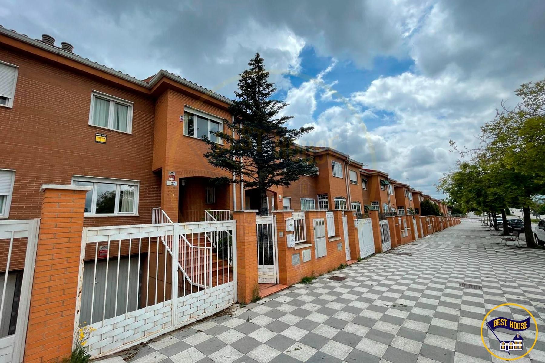 Vista exterior de Casa o xalet en venda en Cuenca Capital amb Calefacció, Terrassa i Traster