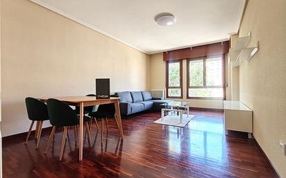 Sala d'estar de Pis en venda en  Logroño amb Calefacció, Traster i Moblat