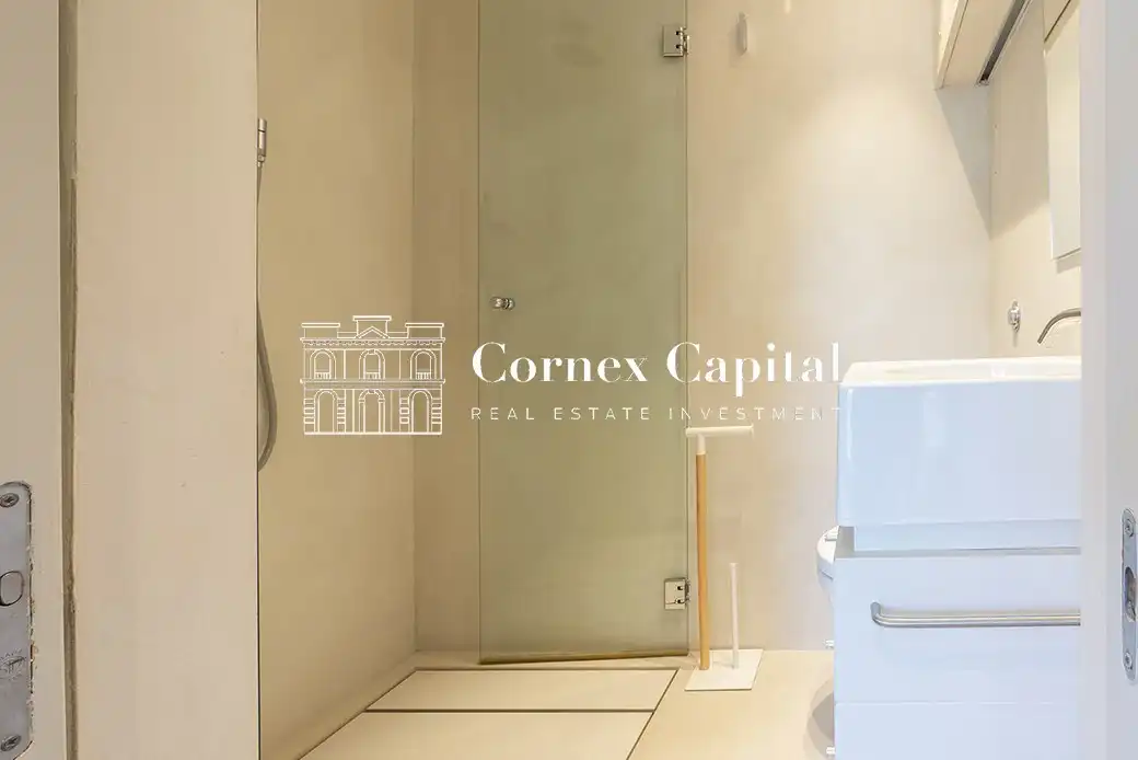 Baño de Casa adosada en venta en Barcelona con Aire acondicionado, Calefacción y Jardín privado