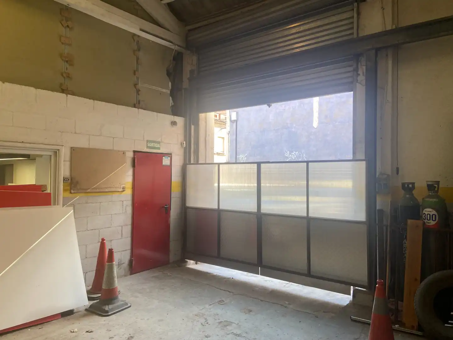 Nave industrial en venta en Cornellà de Llobregat con Calefacción y Alarma