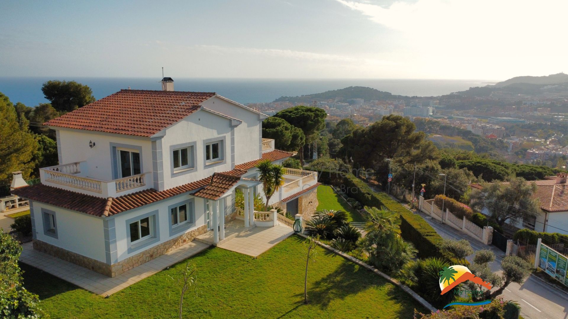 Vista exterior de Casa o xalet en venda en Lloret de Mar amb Aire condicionat, Calefacció i Jardí privat