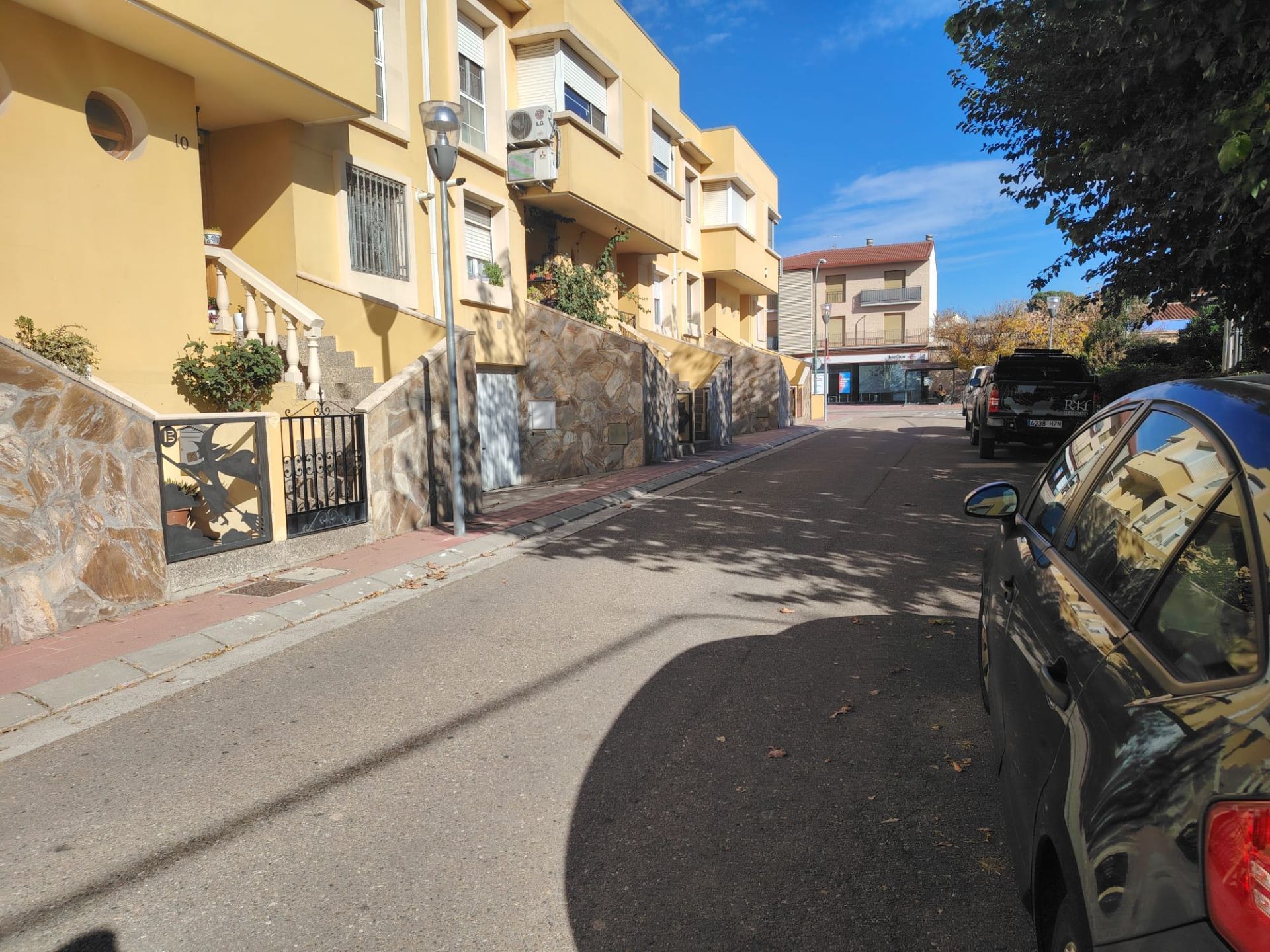 Vista exterior de Casa adosada en venta en La Puebla de Alfindén con Calefacción, Terraza y Trastero