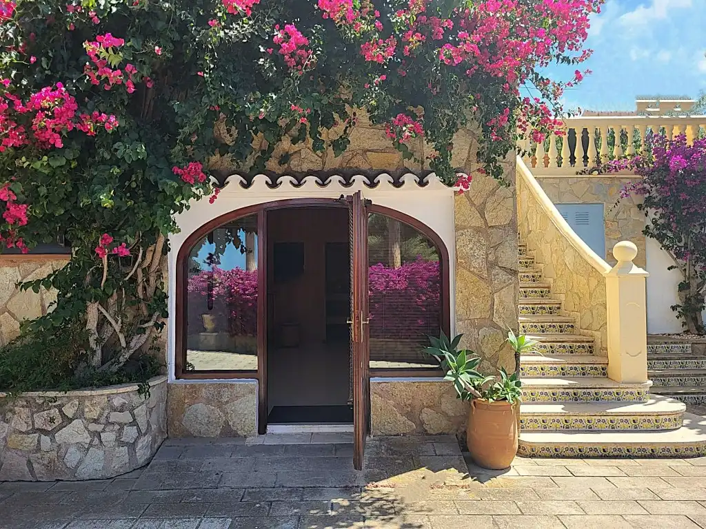 Houses for sale in Jávea / Xàbia  with Air Conditioner, Heating and Private garden