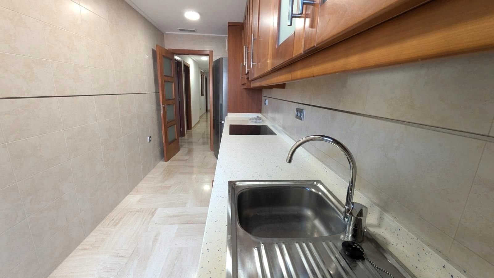 Cuina de Pis de lloguer en Elche / Elx amb Aire condicionat i Balcó