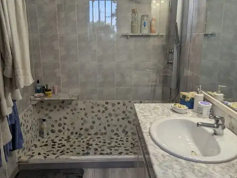 Bany de Casa o xalet en venda en La Roca del Vallès amb Jardí privat i Traster