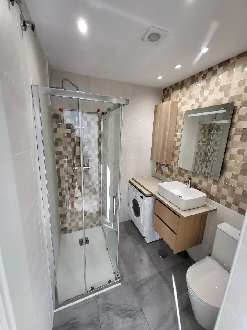 Baño de Apartamento de alquiler en Torremolinos con Aire acondicionado, Terraza y Amueblado