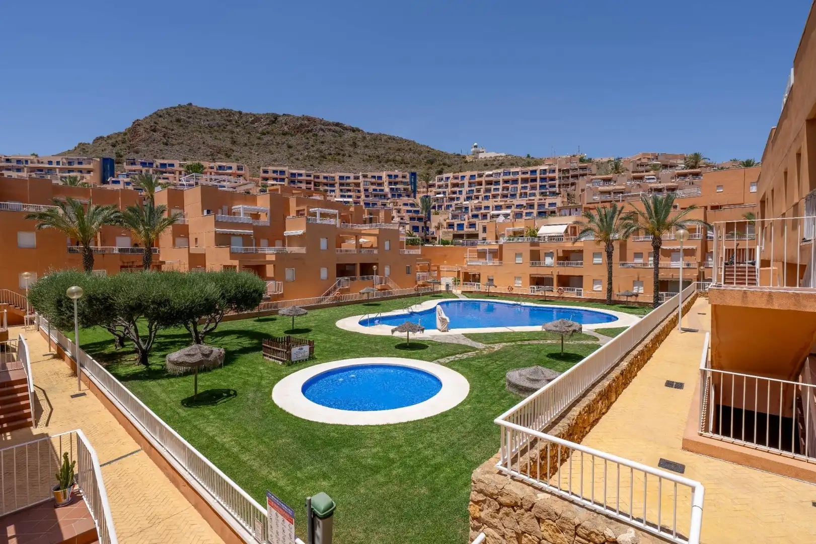 Außenansicht von Maisonette zum Verkauf in Mojácar mit Klimaanlage, Privatgarten und Terrasse