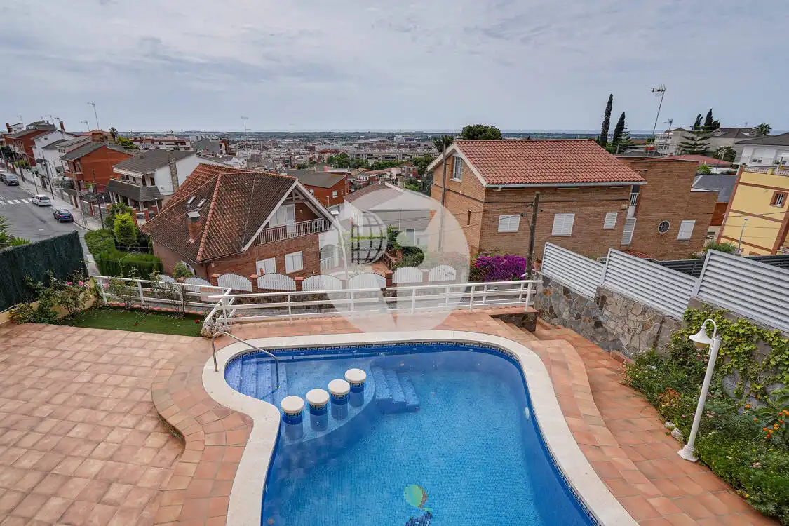 Piscina de Casa o chalet en venta en Viladecans con Aire acondicionado, Calefacción y Terraza