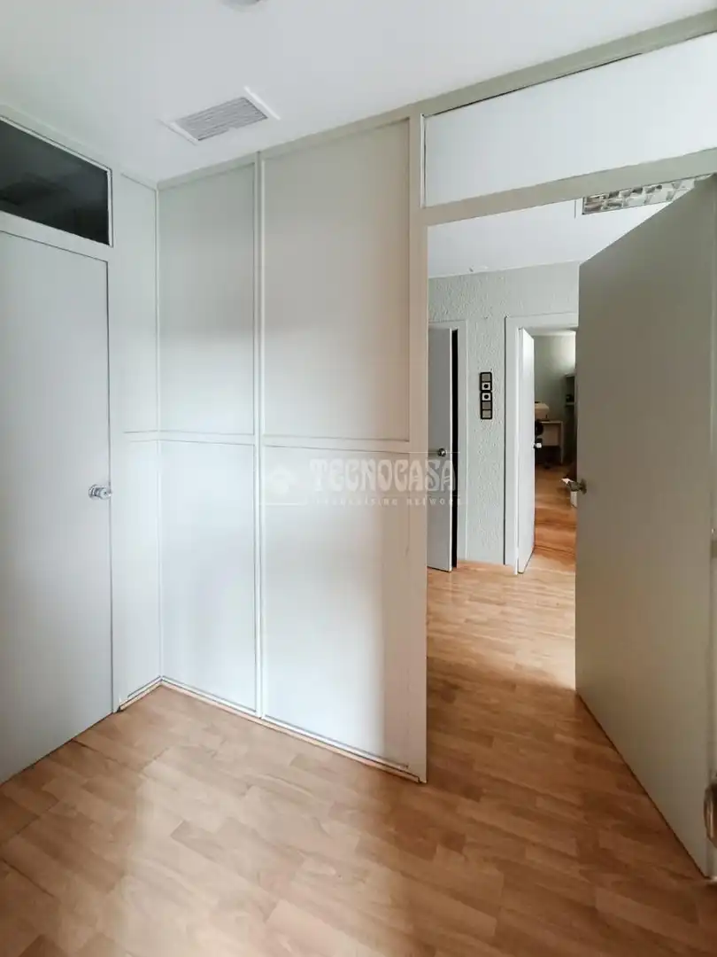 Schlafzimmer von Büro zum Verkauf in Zaragoza mit Heizung
