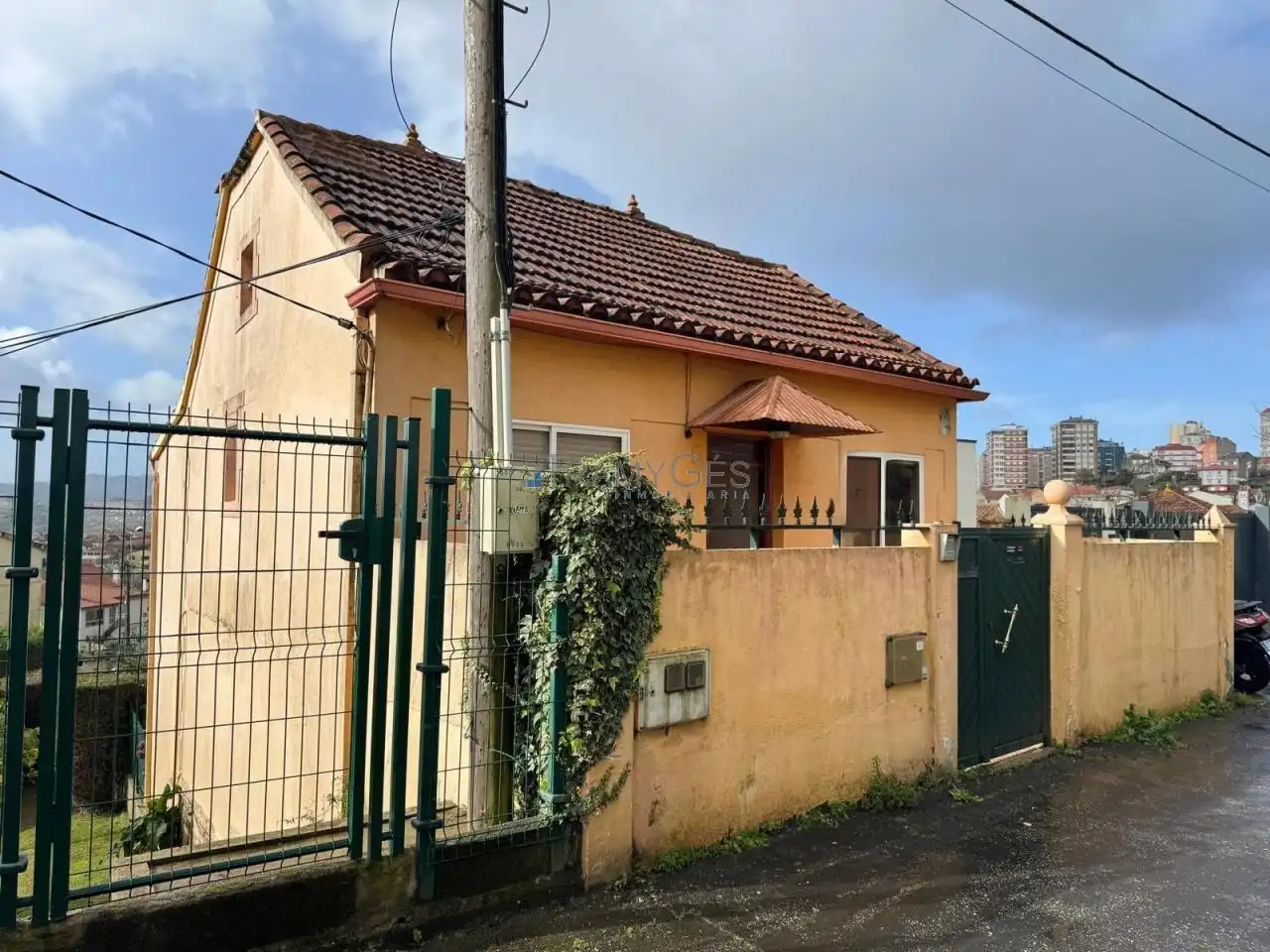 Vista exterior de Casa o chalet en venta en Vigo  con Calefacción, Jardín privado y Trastero