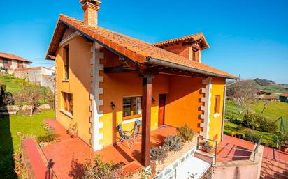 Exterior view of House or chalet for sale in San Vicente de la Barquera  with Terrace and Balcony