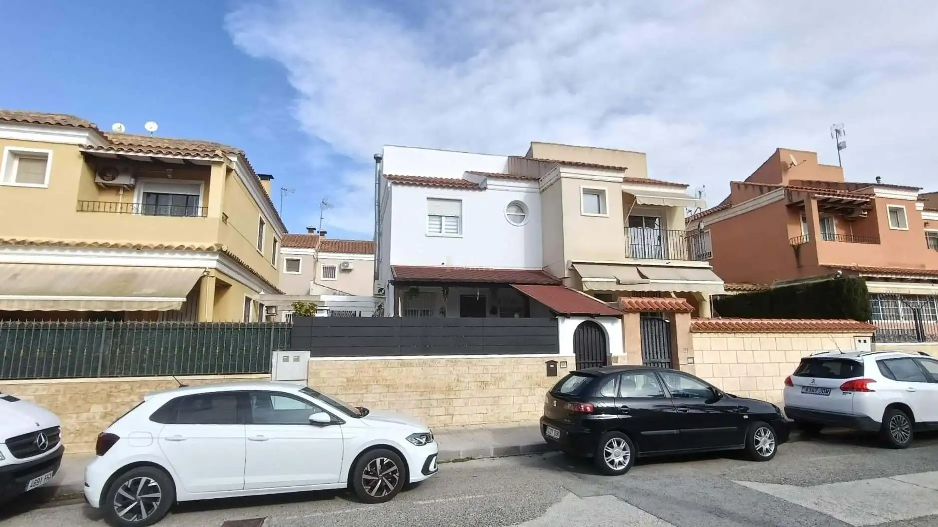 Vista exterior de Casa o xalet en venda en Elche / Elx amb Aire condicionat, Terrassa i Traster