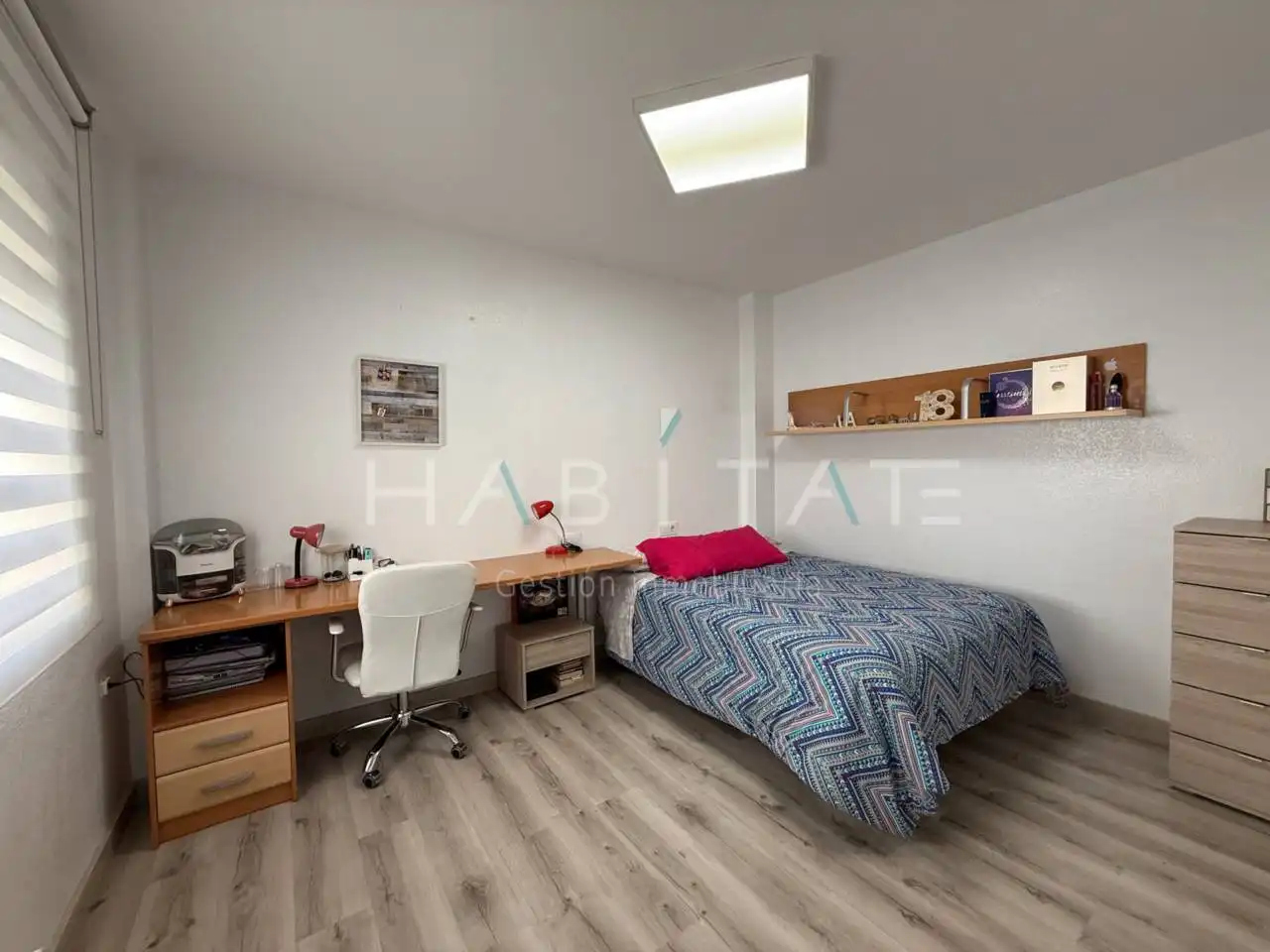 Habitación de Dúplex en venta en Pilar de la Horadada con Aire acondicionado, Terraza y Balcón