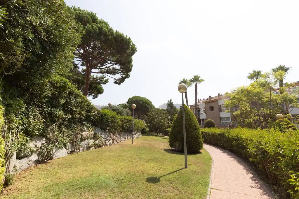 Außenansicht von Wohnung zur Miete in Sant Andreu de Llavaneres mit Schwimmbad