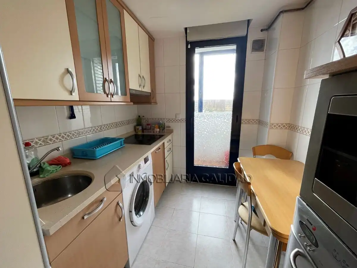 Cocina de Piso de alquiler en Burgos con Calefacción, Trastero y Amueblado