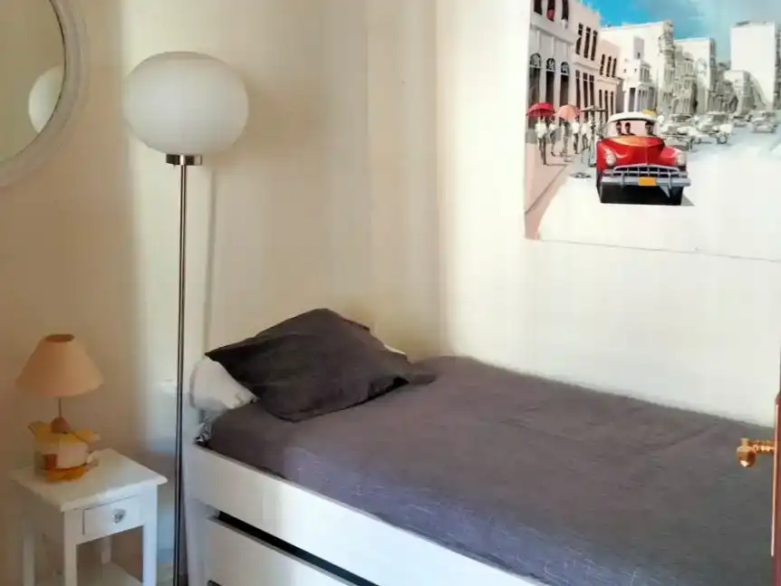 Schlafzimmer von Wohnung zur Miete in  Pamplona / Iruña mit Balkon