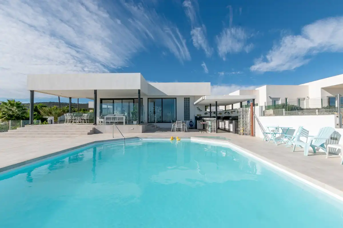 Chalet con piscina en venta en Urbanización Princesa Kristina
