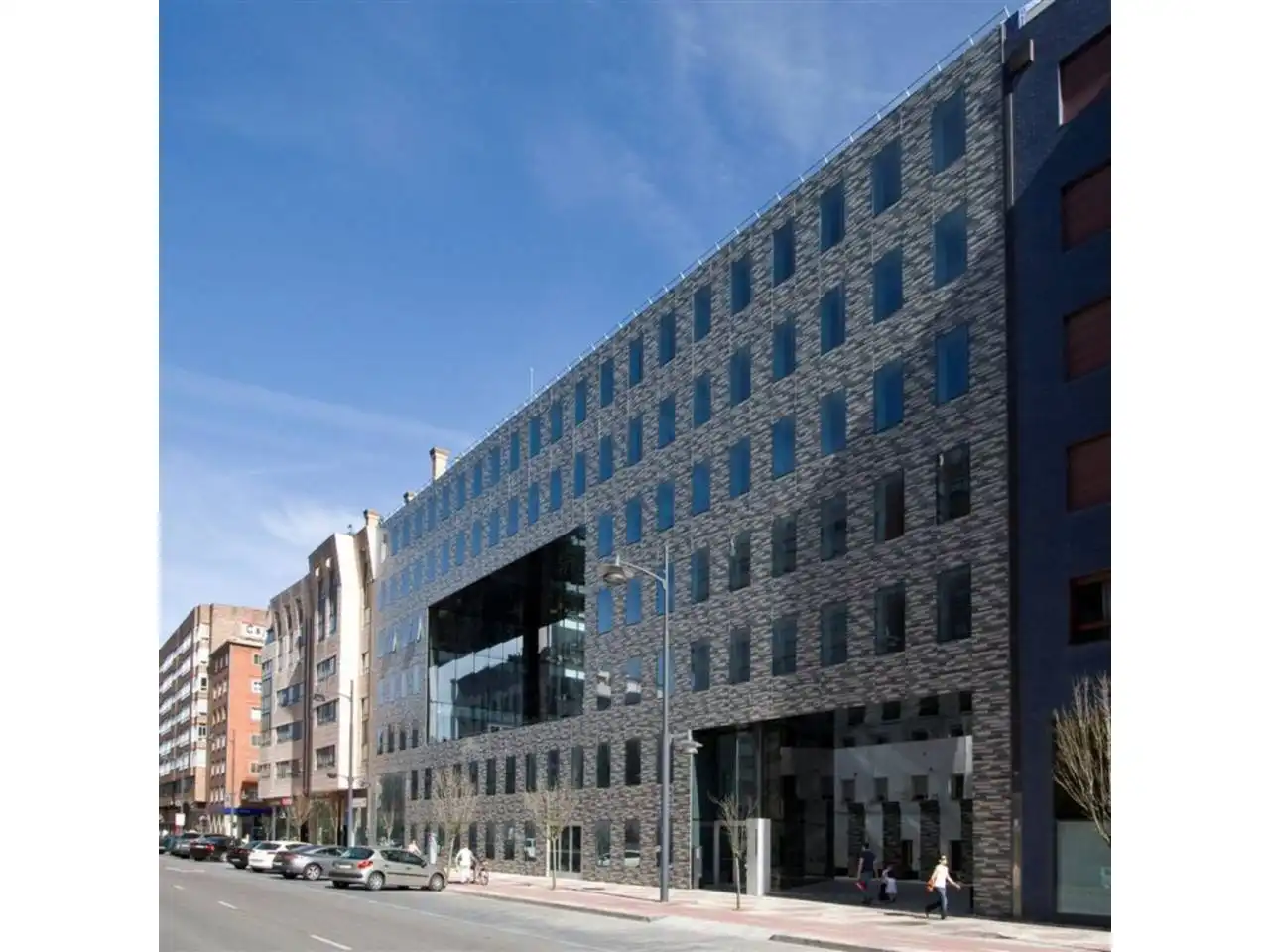 Vista exterior de Oficina en venda en Burgos amb Aire condicionat