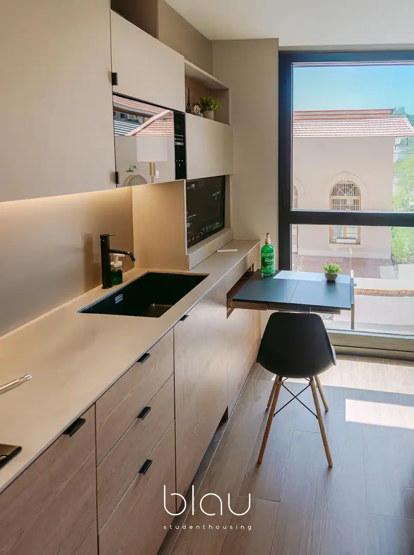 Küche von Wohnung zur Miete in Barcelona mit Heizung, Privatgarten und Fernseher